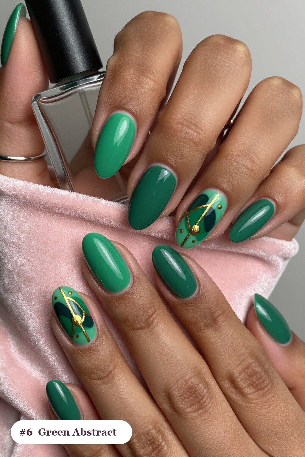 Abstract Gold‑Outlined Oval Nails: Best Shades for Every Season - christmas green nails Abstract Gold‑Outlined Oval Nails: Best Shades for Every Season - christmas green nails