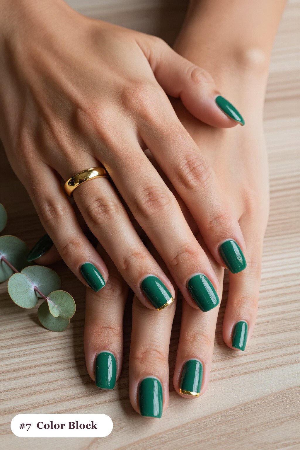 Short square emerald green nails in a colour-block design split diagonally with a thin gold line, perfect for christmas - simple christmas nails Short square emerald green nails in a colour-block design split diagonally with a thin gold line, perfect for christmas - simple christmas nails