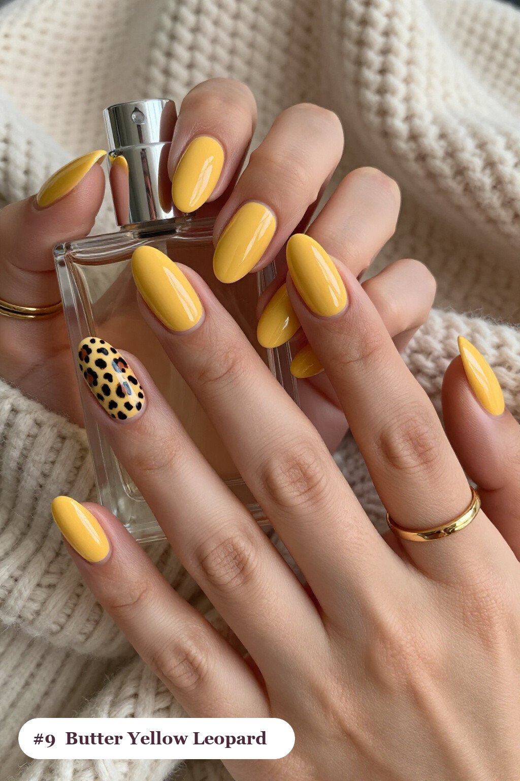 Short almond butter yellow nails with a leopard print pattern on two accent nails and solid colour on the rest, thanksgiving style - simple short thanksgiving nail designs